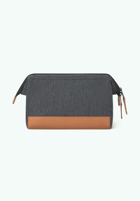 Sacca in tessuto grigio con finitura texturizzata, dotata di un fondo in pelle marrone, doppie cerniere e design allungato per un facile accesso.