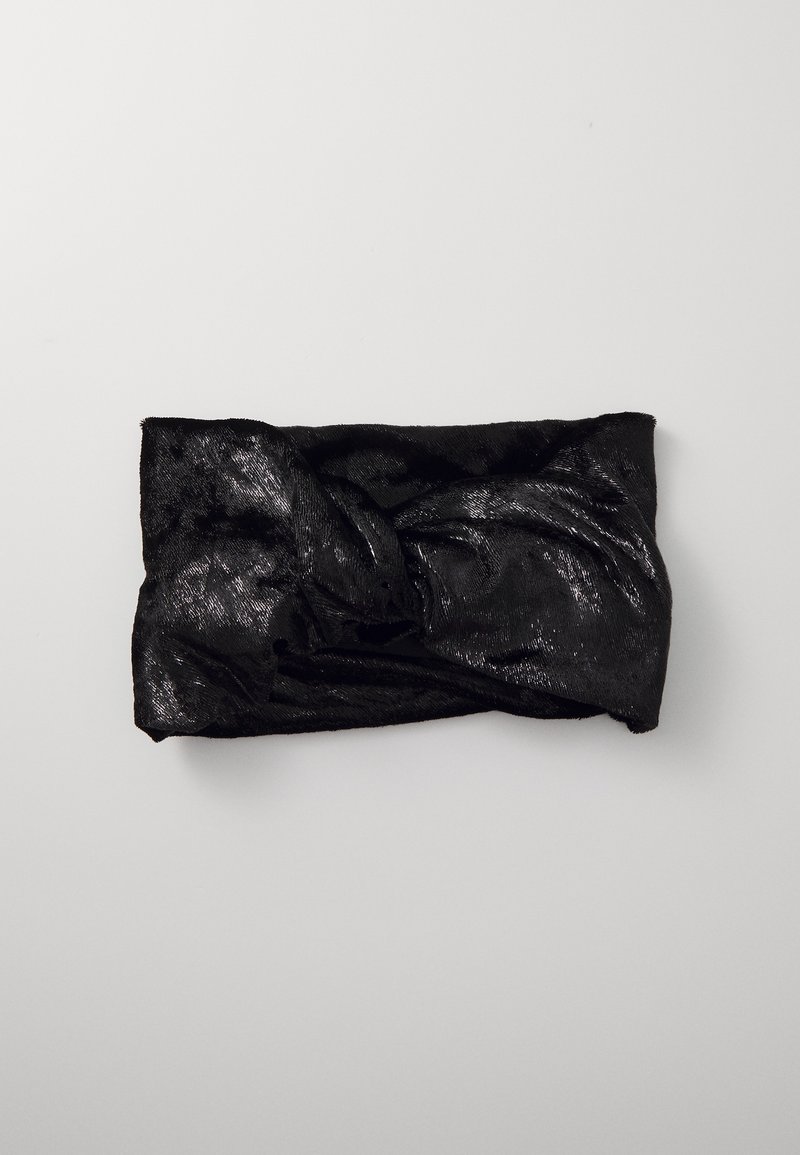 Fascia nera in tessuto con un design intrecciato. Presenta una texture lucida e una superficie liscia. Nessun hardware o accento visibile.