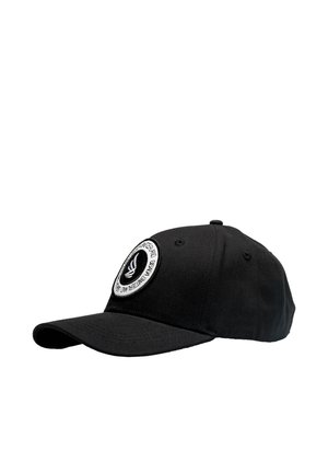 Cappellino da baseball nero con visiera curva e toppa circolare bianca sul davanti con testo e disegno stilizzato di un uccello.