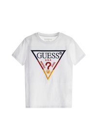 Vit bomull t-shirt med en triangulär grafisk design i röd, blå och gul färg med texten "GUESS" och "WASHED JEANS" i mitten. Kort ärm.