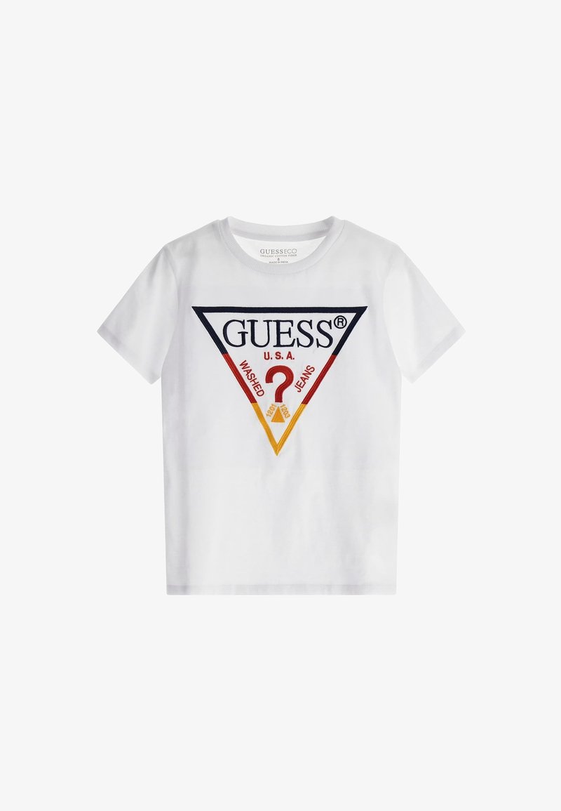 Biała bawełniana koszulka z krótkim rękawem, z trójkowym czerwonym, niebieskim i żółtym wzorem oraz napisem "GUESS" i "WASHED JEANS" na środku.