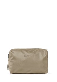 Borsa cosmetica rettangolare beige realizzata in tessuto liscio e resistente all'acqua, con logo impresso, chiusura con zip e manico laterale per la portabilità.