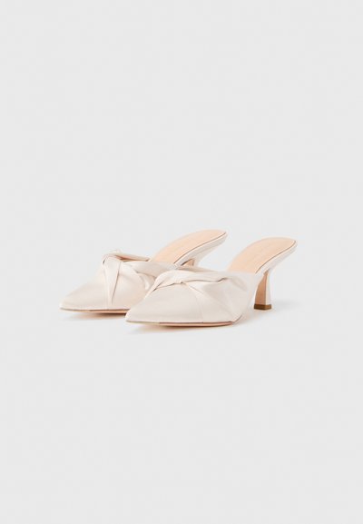 Loeffler Randall TYLA TWISTED - Mules à talons - cream