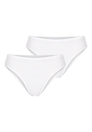 Zwei schlichte weiße Damen-Slip-Unterhosen im Bikini-Stil, überlappend auf einem weißen Hintergrund dargestellt.