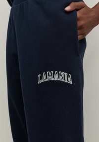 LA MANIA MATCH - Tepláky - dark blue