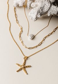 Orelia STARFISH & FAUX PEARL ROW NECKLACE - Náhrdelník - gold-coloured