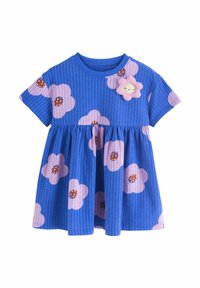 Blau gestreiftes, kurzärmliges Kleider für Kleinkinder mit rosa und braunen Blumenmustern sowie einer rosa Blumenapplikation in der Nähe des Halsausschnitts.