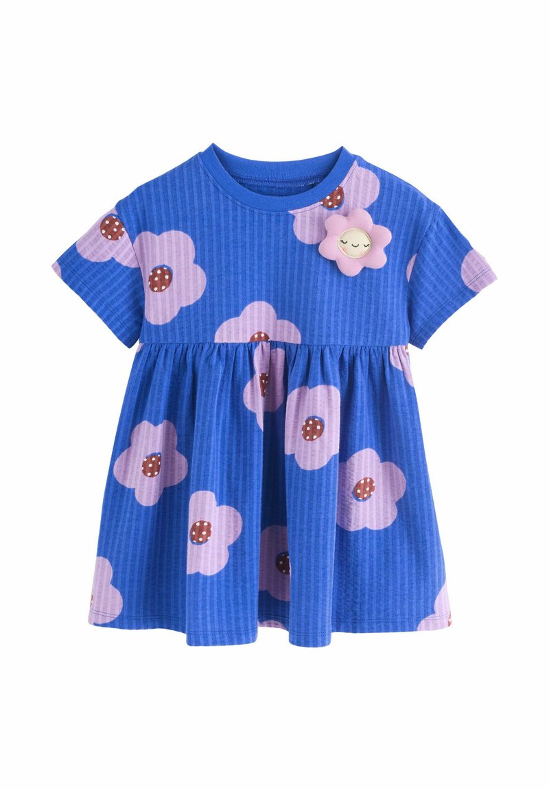 Blau gestreiftes, kurzärmliges Kleider für Kleinkinder mit rosa und braunen Blumenmustern sowie einer rosa Blumenapplikation in der Nähe des Halsausschnitts.