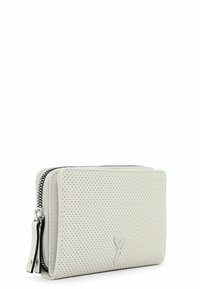 Portafoglio grigio chiaro con zip realizzato in pelle perforata, caratterizzato da una zip argentata e logo dettagliato sulla parte frontale, forma rettangolare, design compatto.