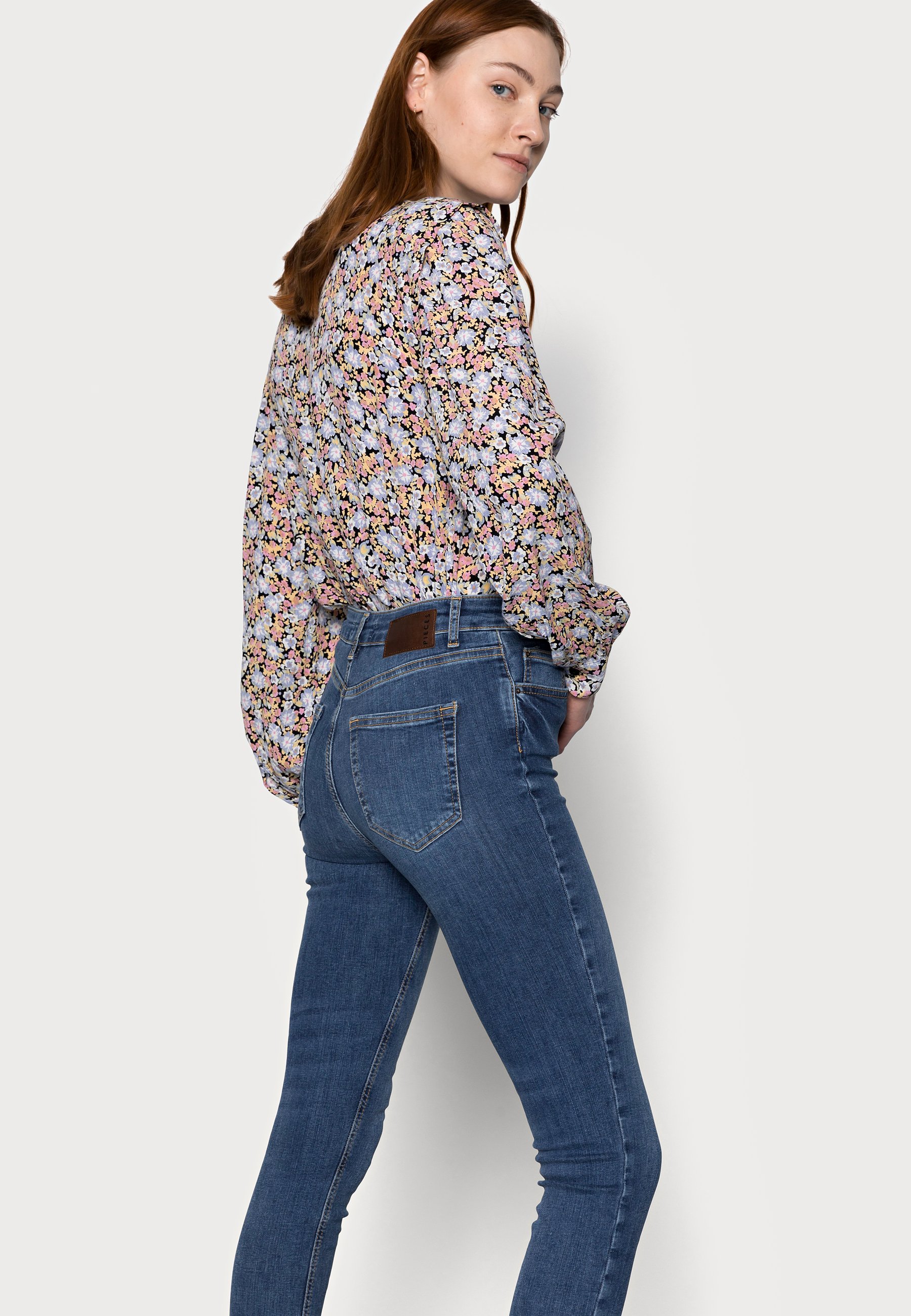 PIECES Tall PCDELLY - Jeans Skinny Fit - medium blue denim/blue denim -  Zalando.co.uk