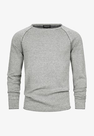 Grijze lange mouw trui met een ribbelstructuur, ronde hals en raglanmouwen. Heeft een subtiel horizontaal streepjespatroon.