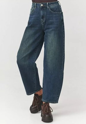 - Jeansy Relaxed Fit