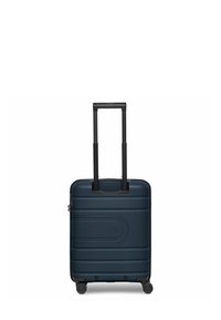 Marine blauwe harde koffer met een gestructureerde afwerking, dubbele zwarte telescoophendel en vier draaiwielen voor gemakkelijke mobiliteit.