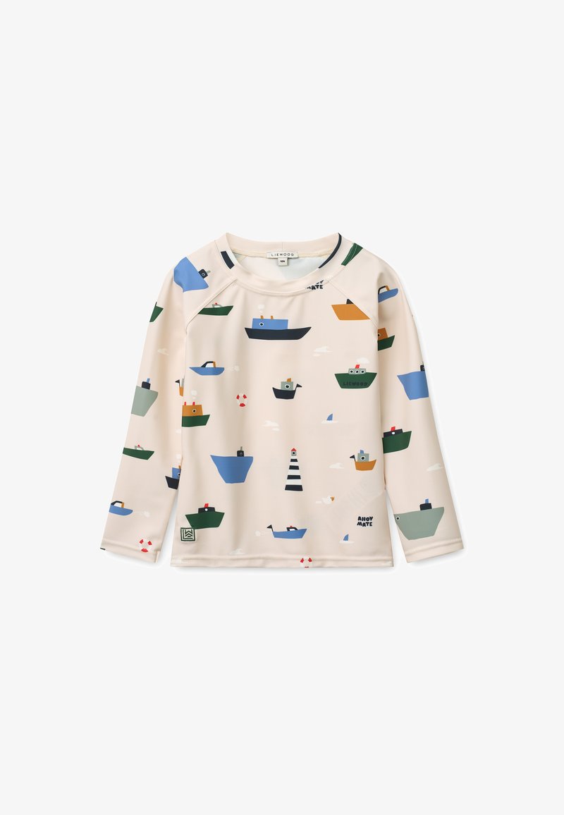 Μπεζ πουκάμισο μακρυμάνικο με πολύχρωμα σχέδια από βάρκες και φάρο. Κατασκευασμένο από λείο ύφασμα με στρογγυλή λαιμόκοψη και μανίκια ράγκλαν.