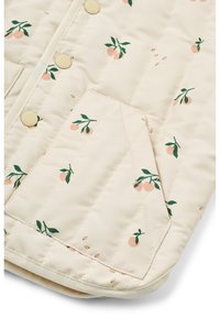 Quiltad jacka i krämfärg med mönster av persikofrukt och gröna blad. Har en stor ficka och runda, beige knappar. Slät, strukturerad tyg.