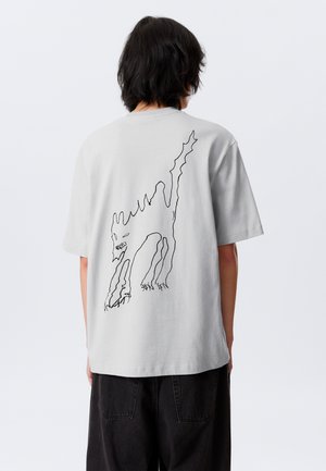 RELAXED GRAPHIC PRINTED - T-Shirt print - grey
