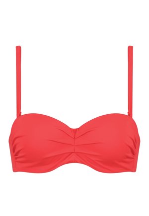 Haut de bikini bandeau rouge avec bretelles réglables, détails froncés au centre et tissu lisse et extensible. Sans doublure ni armature.