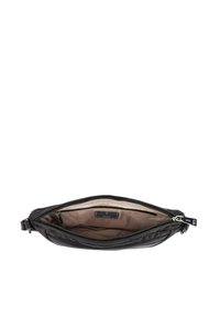 Pochette in pelle nera con una texture liscia, chiusura con zip e rivestimento interno beige, con un piccolo etichetta del marchio all'interno.