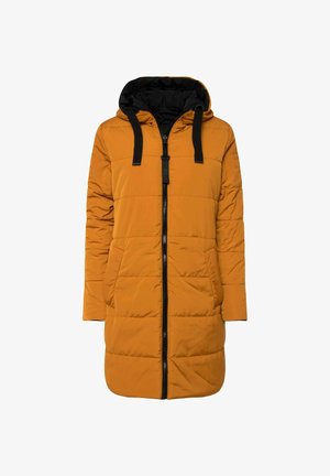 Giacca lunga in stile puffer di colore giallo senape con cappuccio nero, dotata di una cerniera frontale, due tasche laterali e texture trapuntata.