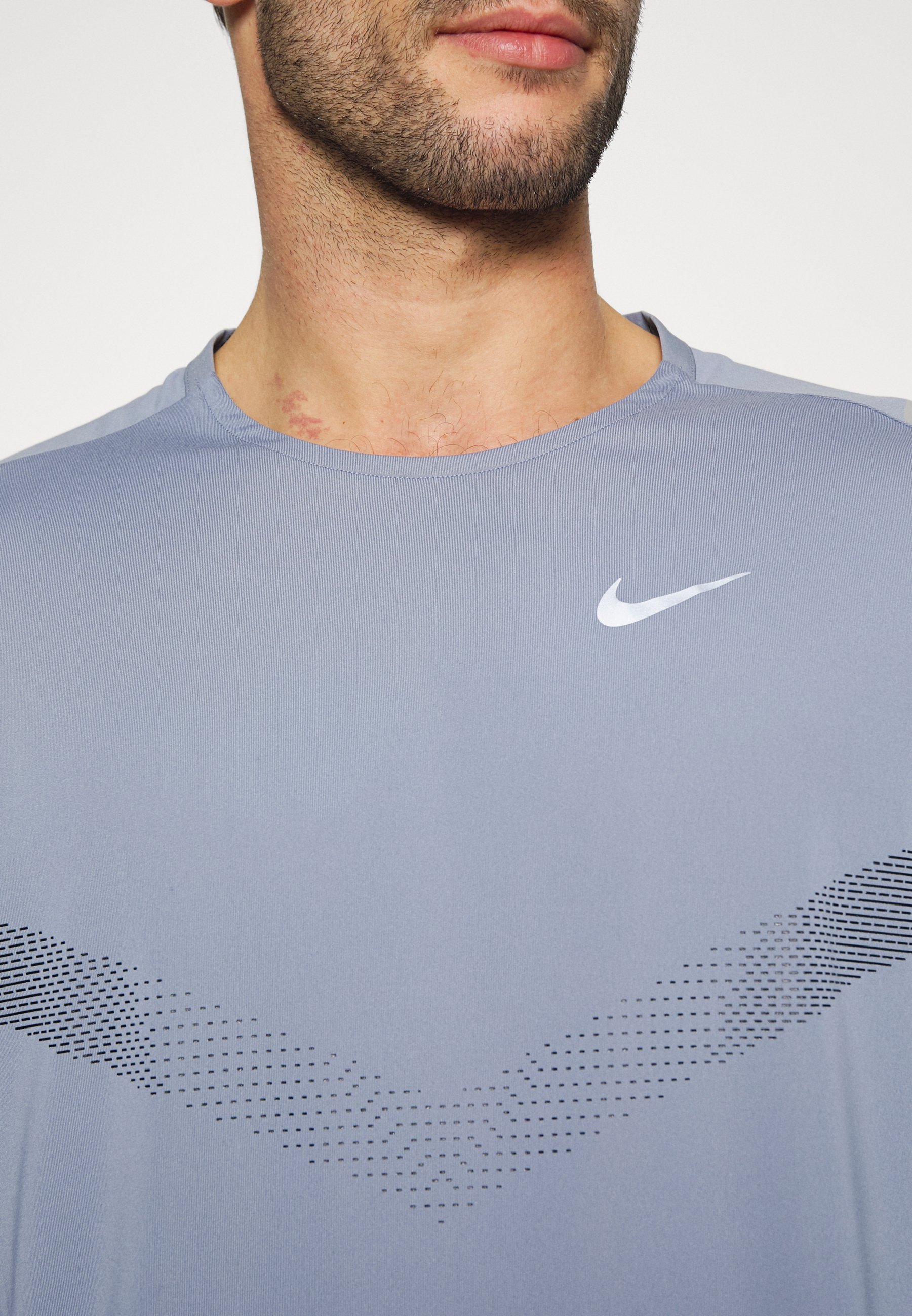 nike reflective top