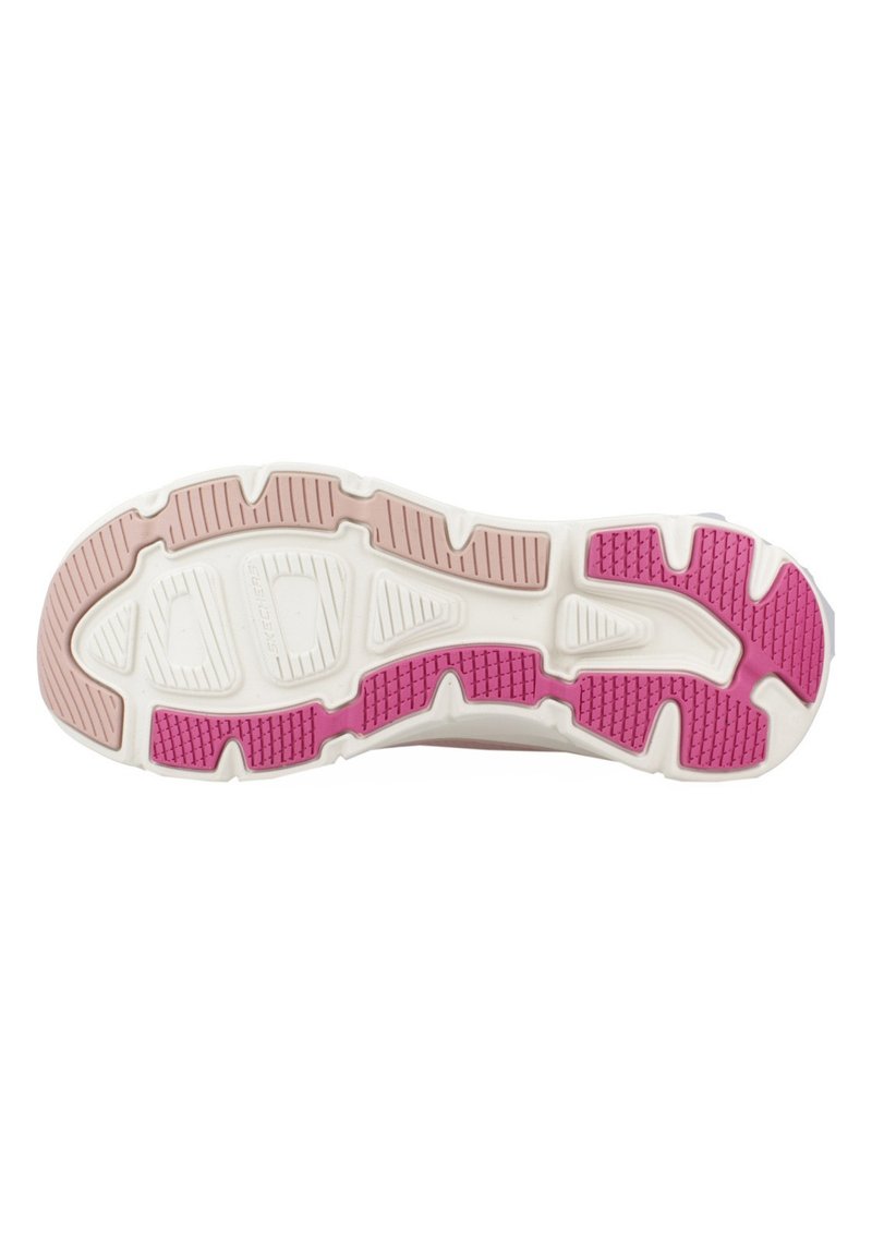 Semelle de chaussure de sport avec une base blanche texturée, des accents roses et un motif de crampons multidirectionnels pour une meilleure adhérence.
