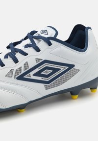 Umbro TOCCO IV PREMIER FG - Scarpe da calcio per terreni duri - white/poseidon/blazing yellow