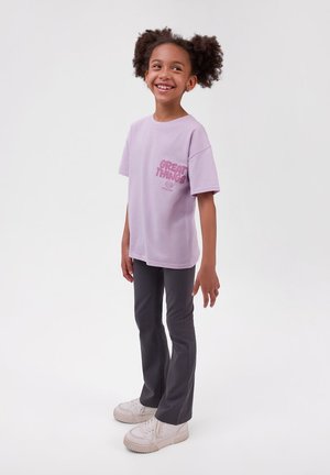 MINOTI, SETS 2 PACK FLARED PANTS AND TEE - PRINT T-SHIRT - Pantalon classique - gunmetal pink