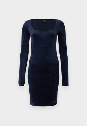 Tumesinine pika varrukaga kleit pehmest sametist materjalist, ruudukujulise dekolteega ja kitsas lõige, millel on õrnad õmblused ja põlvest allapoole ulatuv ala.