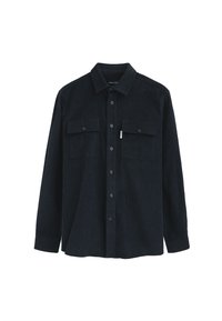 Camicia di velluto a coste di un blu scuro, con maniche lunghe, chiusura con bottoni sul davanti, due tasche sul petto e colletto classico. Tessuto testurizzato con righe verticali.