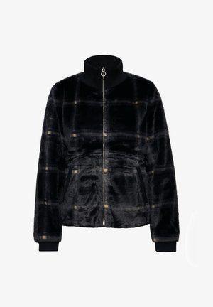 Chaqueta de piel sintética negra con cremallera en la parte delantera, cuello alto y patrón a cuadros en beige. Cuenta con bolsillos laterales y puños acanalados.