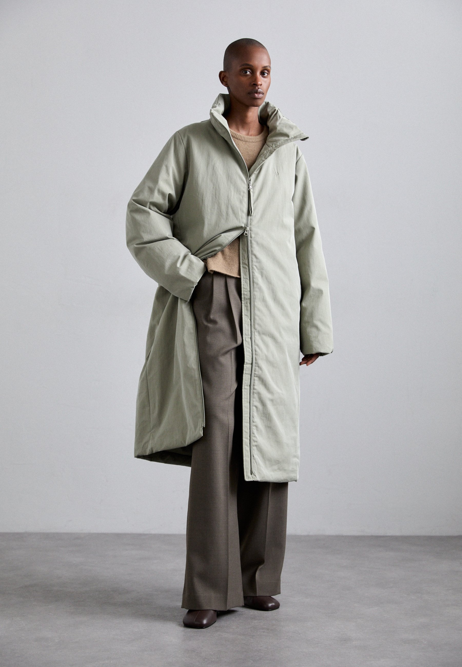 ジャケット・アウター 1/f clothing DOWN OVER COAT 01 Holzweiler REN JACKET - Down coat - light army/dark green