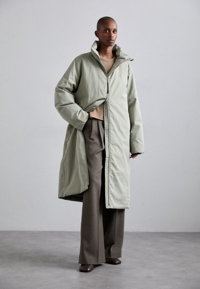 Holzweiler REN JACKET - Piumino lungo - light army