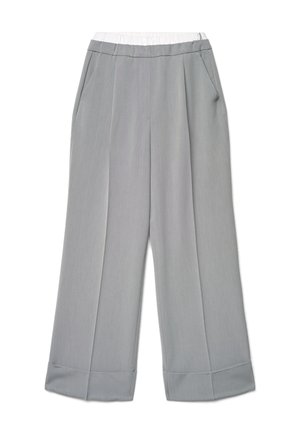 Pantaloni ampi grigio chiaro con vita elastica bianca, tasche laterali e orli risvoltati, mostrati distesi su sfondo bianco.