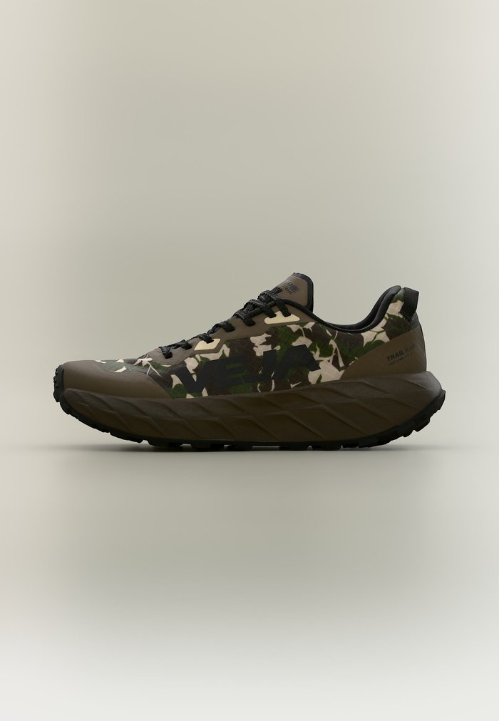 Veja HARPIE TRAIL - Trainers - floral-camo
