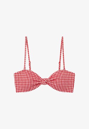 Haut de bikini vichy rouge et blanc avec fines bretelles réglables et un détail nœud au centre devant sur fond blanc.
