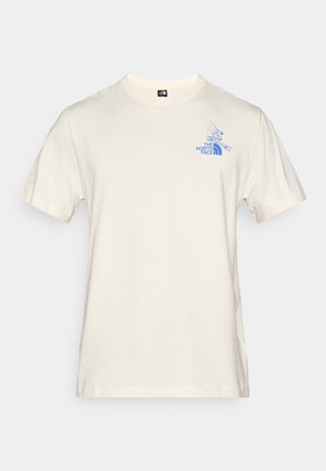 Λευκό μπεζ βαμβακερό T-shirt με στρογγυλή λαιμόκοψη και κοντά μανίκια, με μπλε γραφικό τύπωμα του λογότυπου και του σχεδίου μπροστά.