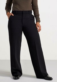 Lindex WITH SHORTER LEGS - Chinos - black