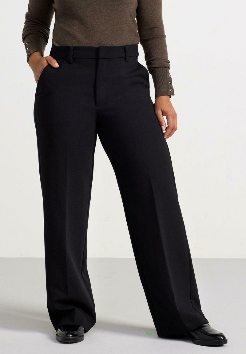 Lindex WITH SHORTER LEGS - Chinos - black
