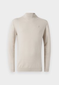 Beżowy sweter z golfem wykonany z miękkiego materiału, o dopasowanym kroju, długich rękawach i subtelnym haftowanym logo na piersi.
