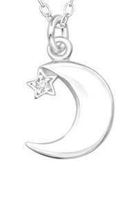 Zilveren hanger in de vorm van een maansikkel met een ster, voorzien van een kleine, heldere edelsteen in het ontwerp van de ster.