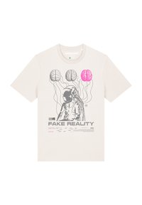 T-shirt en coton beige clair avec un graphique d'un astronaute et trois cerveaux stylisés, accompagné du texte "FAKE REALITY" en noir et rose.