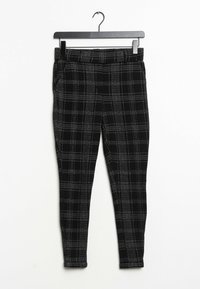 Pantalones de cuadros en negro y gris con un diseño ajustado, hechos de una tela texturizada. Cintura elástica y sin cierres visibles. Adecuados para un uso casual.