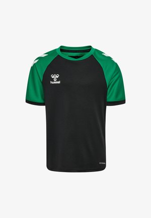 Schwarzes Sportshirt mit grünen Raglanärmeln. Verfügt über einen Rundhalsausschnitt und ein weißes Logo auf der Vorderseite. Hergestellt aus leichtem, atmungsaktivem Stoff.