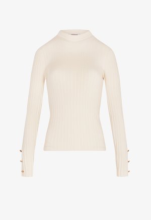 Suéter de manga larga color crema con canalé, cuello alto y tres pequeños botones dorados en cada puño.