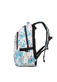 Rugzak met een patroon van witte en blauwe katten. Beschikt over zwarte ritsen, gevoerde schouderbanden en verstelbare zijbanden voor een veilige draagervaring.
