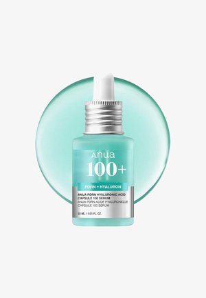 Druppelflesje van Anua 100+ PDRN en Hyaluronzuur serum met lichtblauwe vloeistof en zilverkleurig etiket, formaat 30 ml.