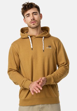 Bruine hoodie van een textuurstof, met een voorvak in kangoeroestijl, een trekkoordkap en een logo detail op de borst.