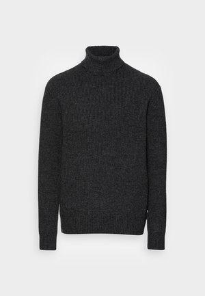 Pull à col roulé en laine tricotée gris foncé avec manches longues et poignets et ourlet côtelés sur un fond uni.