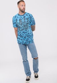 Paradiso Clothing THE BEATLES LET IT BE SONGS DIP DYE - Print T-shirt - blue