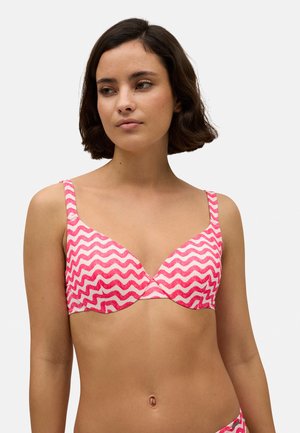 Top de bikini con aros en patrón zigzag rosa y blanco; cuenta con tirantes ajustables, tejido suave y un acabado liso.
